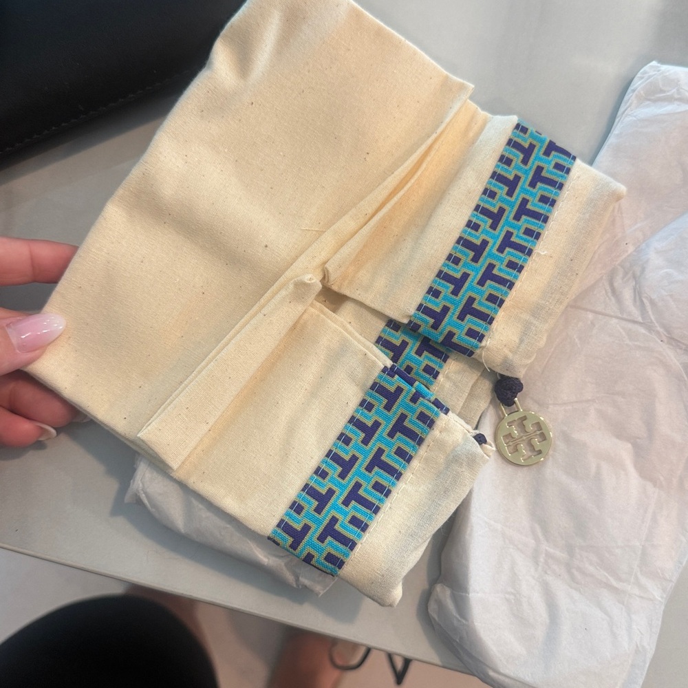 Tory Burch Black Leather Logo Foldover Clutch - Picture 4 of 5